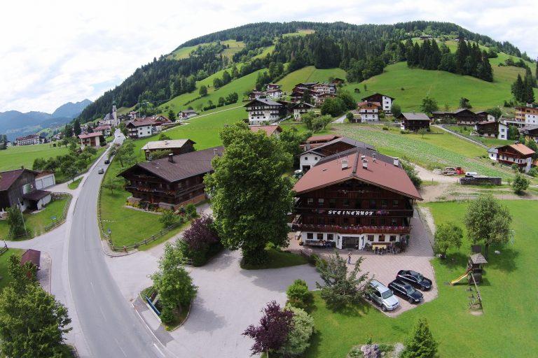 Vogelperspektive Übersicht Steinerhof Oberau Wildschönau Jugendherberge Gruppenunterkunft